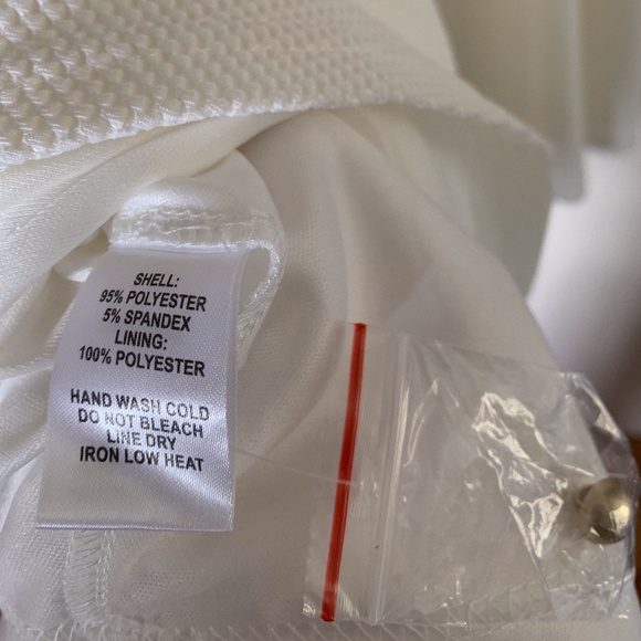 Pretty White Open Back Dress - Picture 7 of 8